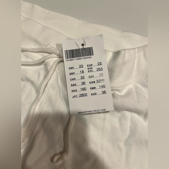 Brandy Melville White Shorts - Picture 4 of 4